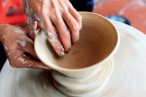 bình gốm vuốt tay